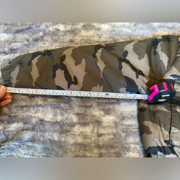 NWT brand, medium, new, cropped, camo, comfy, puffer jacket, warm and cute - Picture 3 of 13